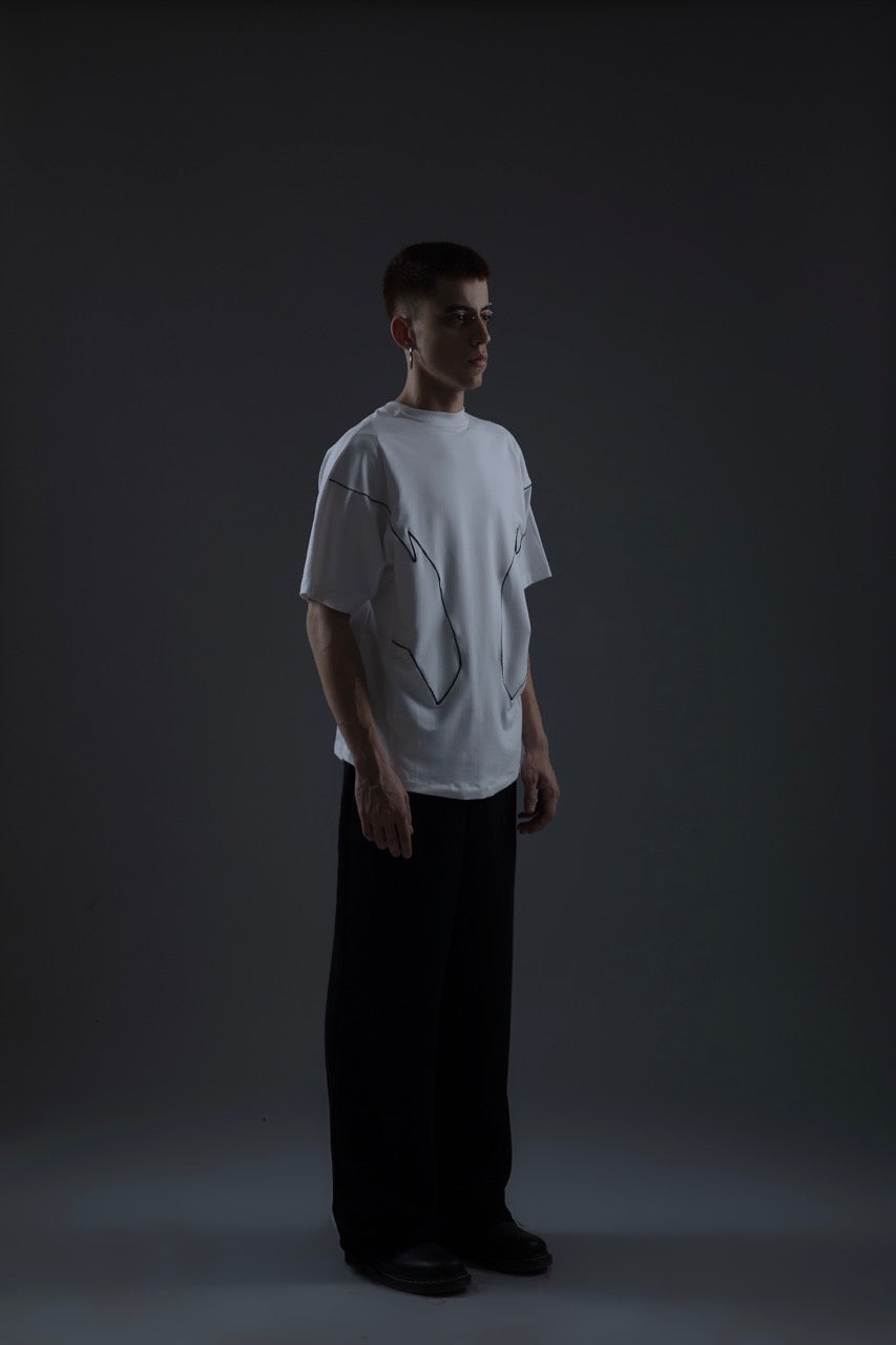 WHITE MONO PIPED TEE