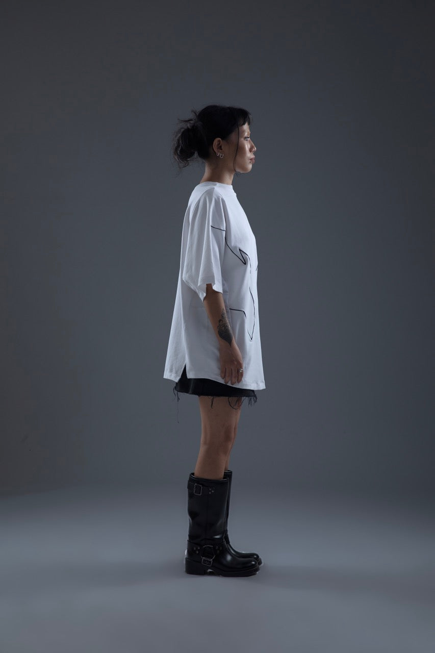 WHITE MONO PIPED TEE