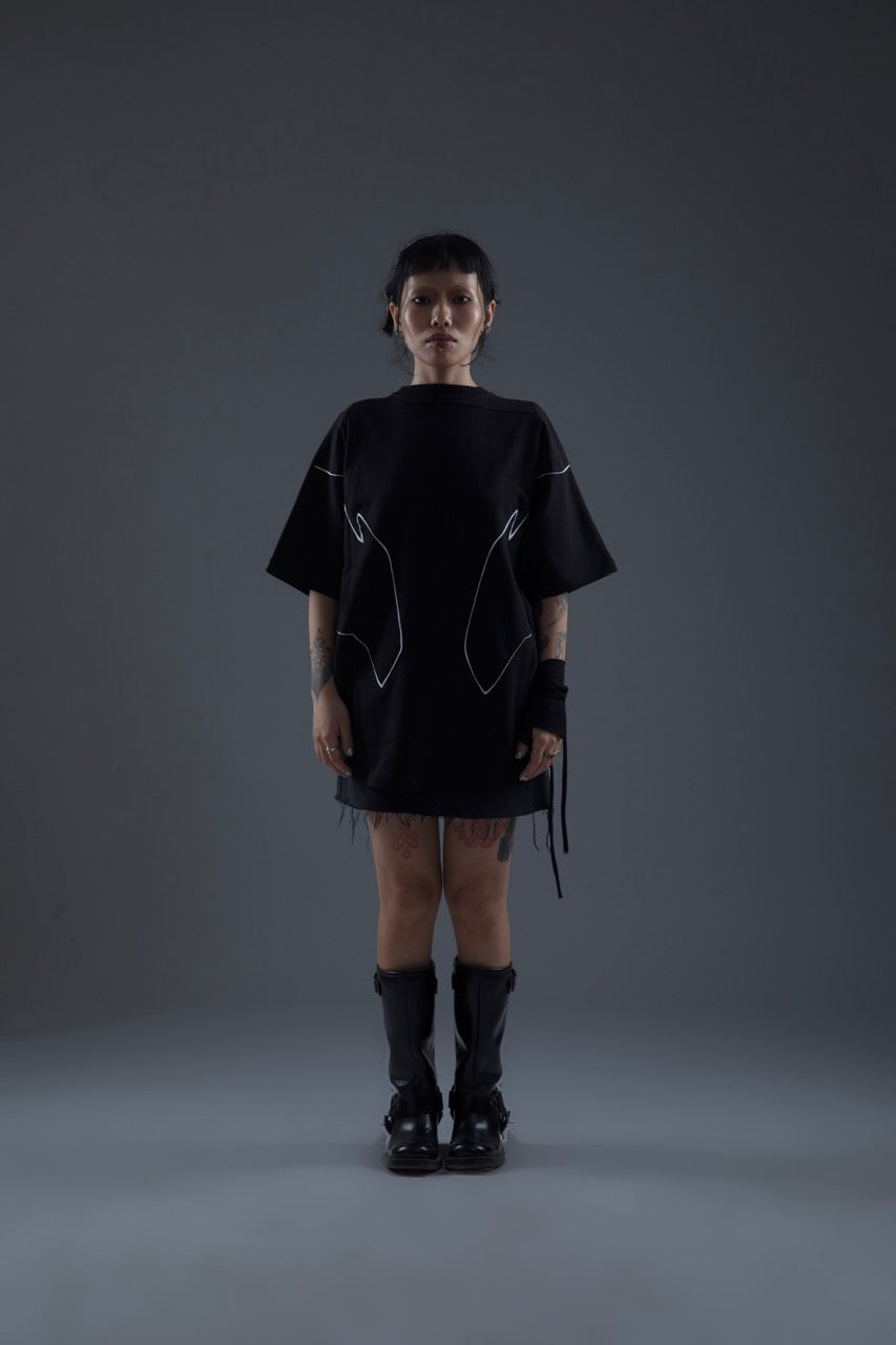 Black mono piped tee