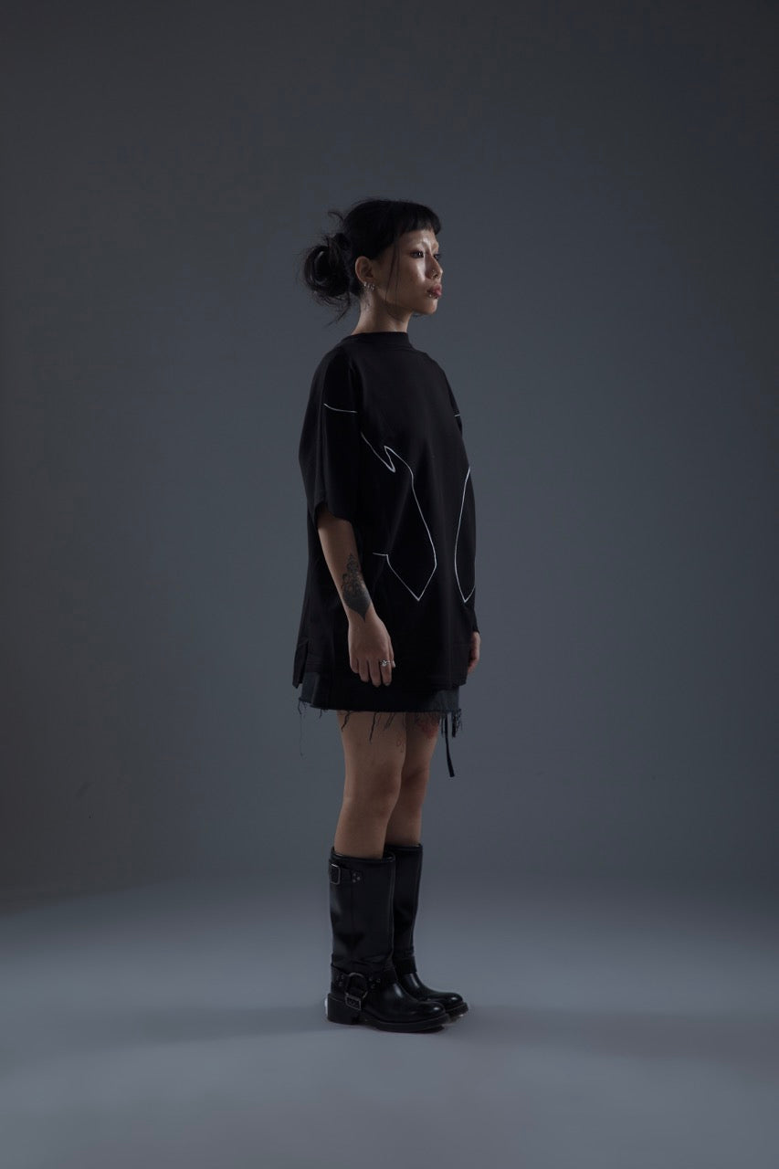 Black mono piped tee